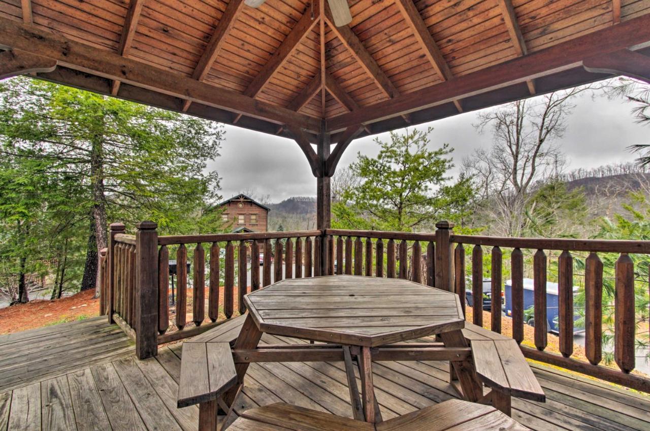 Sevierville With Hot Tub And Large Deck! Holiday home