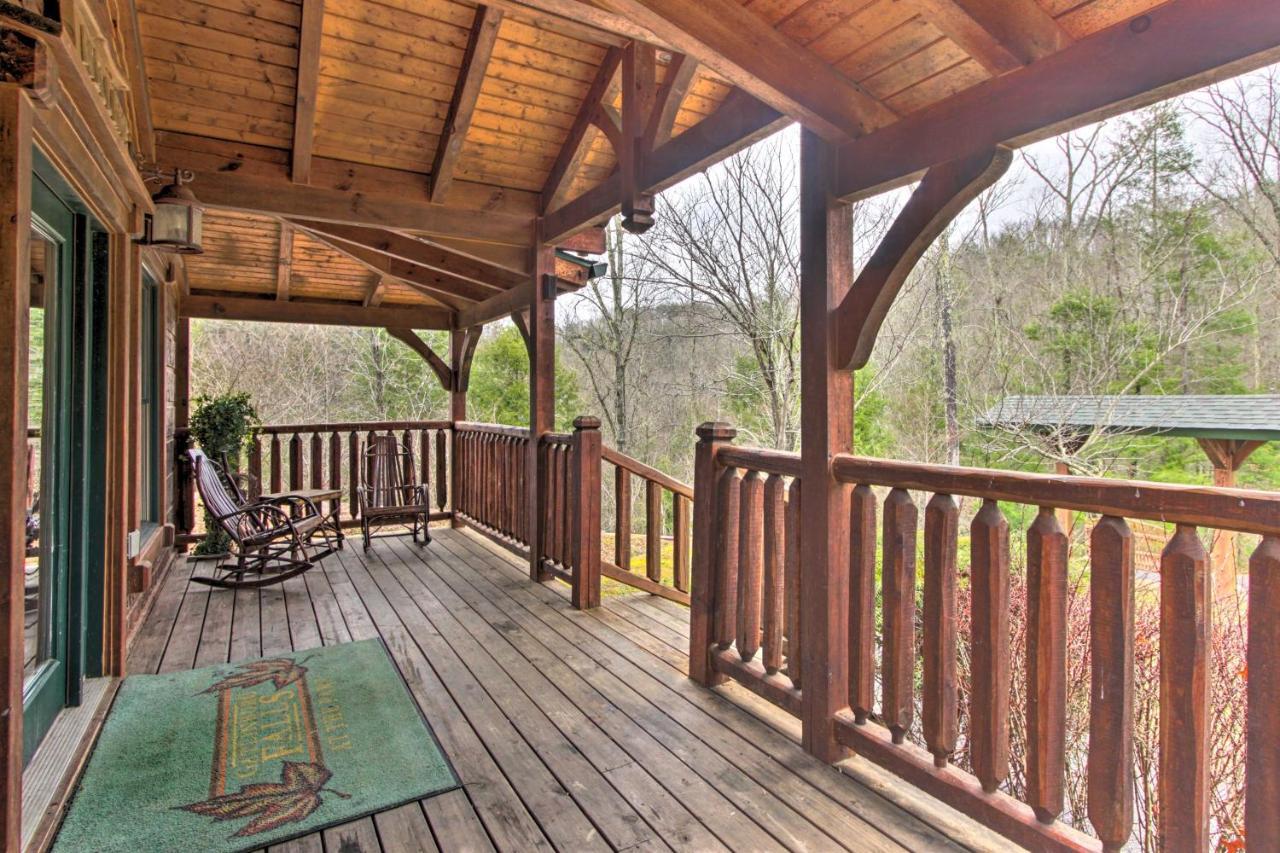 Sevierville With Hot Tub And Large Deck! Holiday home
