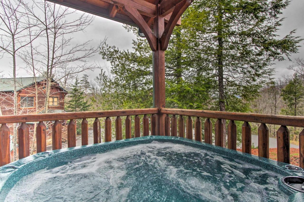 Sevierville With Hot Tub And Large Deck! *