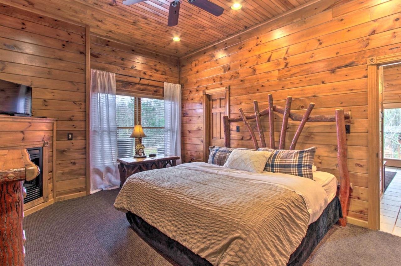 Sevierville With Hot Tub And Large Deck!