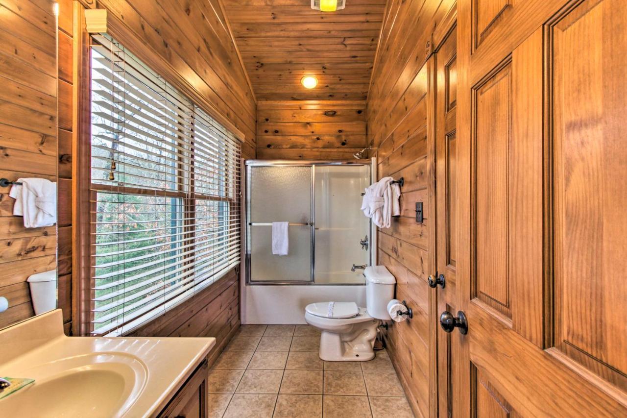 Sevierville With Hot Tub And Large Deck!
