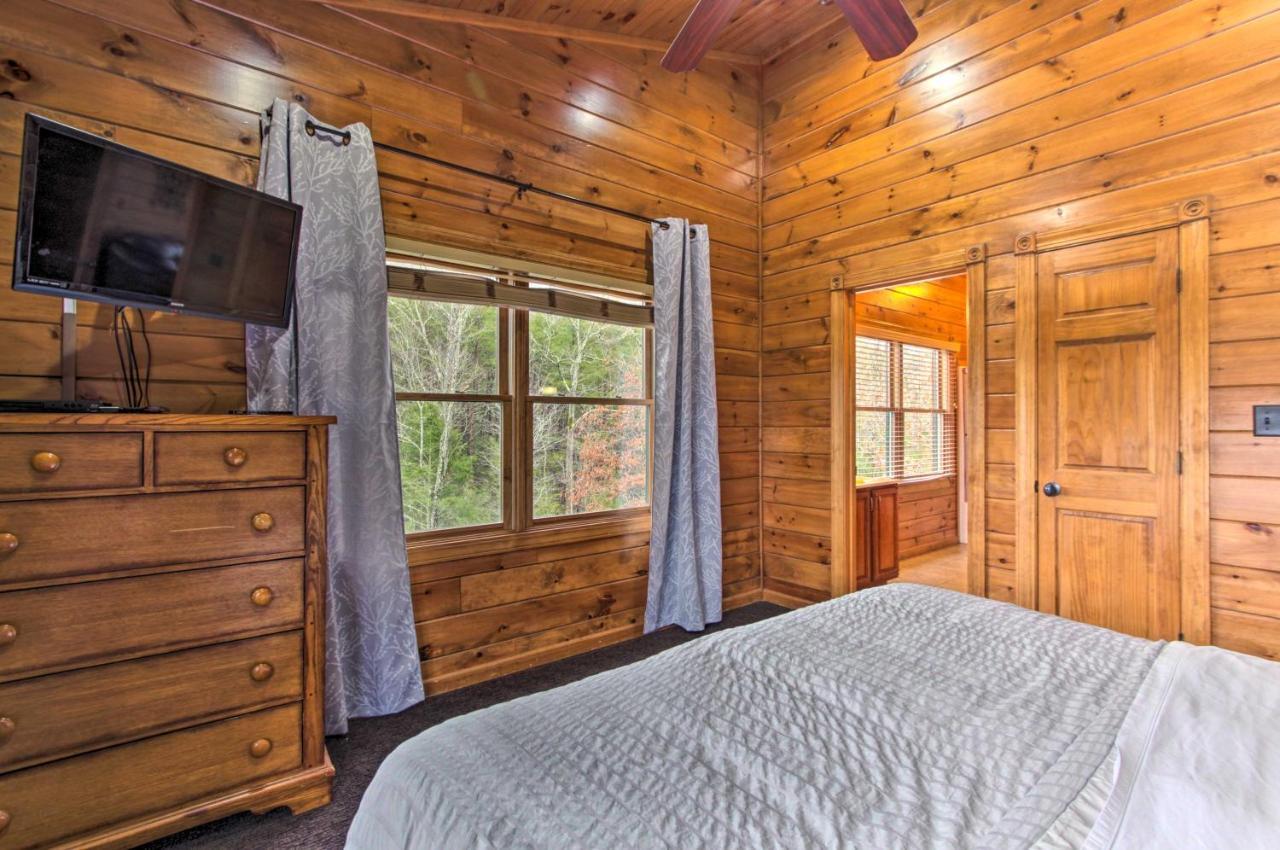 Sevierville With Hot Tub And Large Deck!